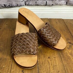 Liberté size 10 Santorini brown woven leather mule sandals